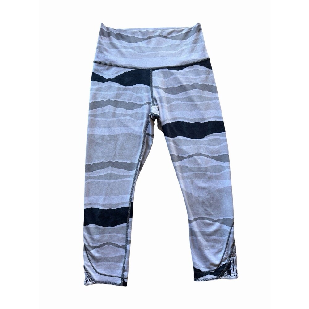 Lululemon True Self Crop Sz 8 Bleacher Stripe White Black Gray Luon 23" Inseam